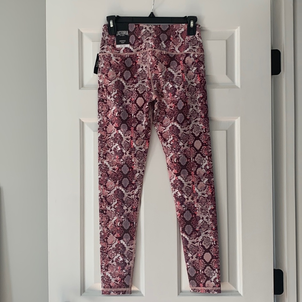 NWT Victoria’s Secret sport knockout tights - size small